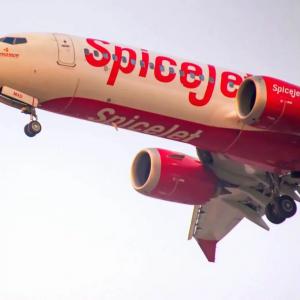 SpiceJet passenger gets stuck in loo mid-air for 1 hr