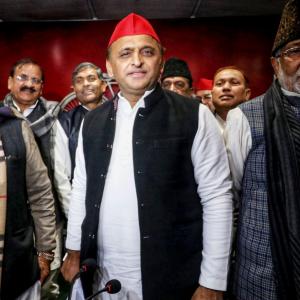 Akhilesh, Cong confirm seat-sharing, but differ on...
