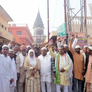 350 Muslims pray at Ram temple after 6-day walk