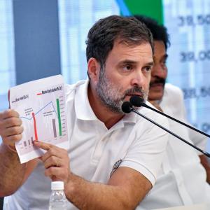 Rahul calls for JPC probe into stock market crash