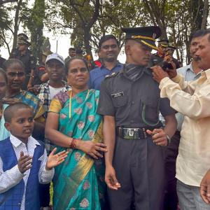 Mumbai lad rises from Dharavi slum to become army officer
