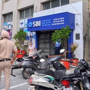 SC gives SBI 24 hrs to release electoral bonds data