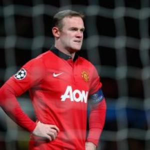 England's Rooney signs new long-term United deal