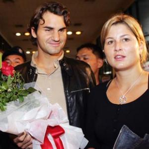 Federer's wife gives birth to twins