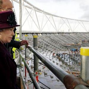 Queen plants first tree at 2012 Olympics site