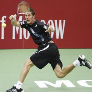 Davydenko knocked out by Safin in Moscow