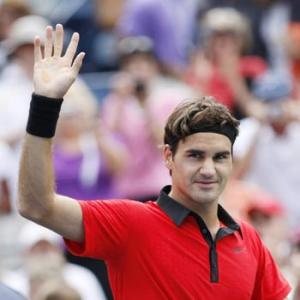 Federer beats Djokovic to set up Del Potro final