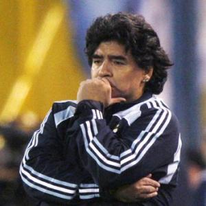 Argentines struggle to keep faith in Maradona