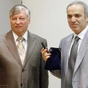 Chess legends Kasparov, Karpov face off 