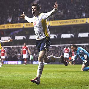 Spurs crush Arsenal's title hopes with derby win