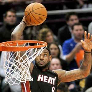 Heat and red-hot James scorch Knicks by 22 points