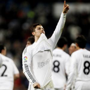 Ronaldo inspires Real to 6-2 victory