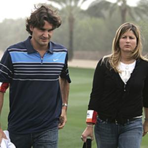 Federer enjoys break with family in France