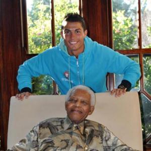 Ronaldo hands Portugal shirt to Nelson Mandela