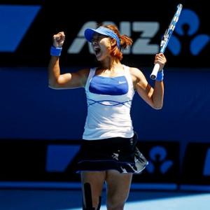 China's Li Na beats Sharapova in Edgbaston final