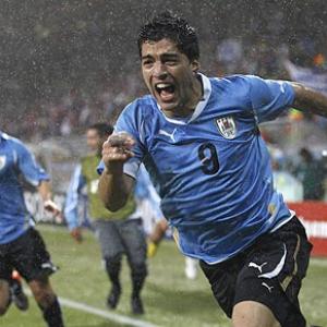 Images: Suarez dream double puts Uruguay through