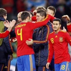 Spain bypass Portugal to reach last eight
