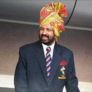 Kalmadi announces Rs 1 lakh each for players