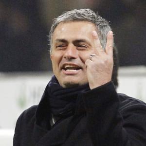 Showman Mourinho takes sideswipe at Chelsea