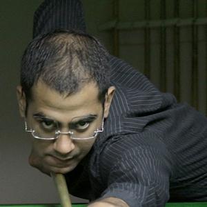 Kothari stuns Advani for MIG snooker title