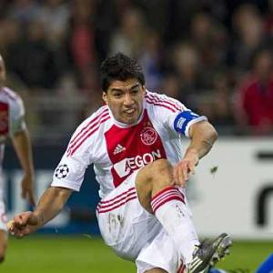 Ajax ban Suarez for biting PSV player