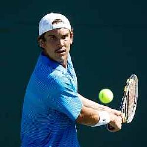 American Sweeting claims first ATP Tour title