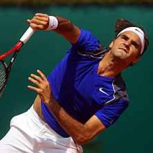 Federer roars through in Monte Carlo clay debut