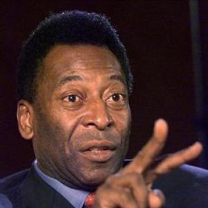 Pele plays down feud with Teixeira