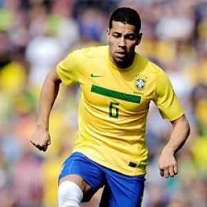 Arsenal snap up Brazilian Santos from Fenerbahce