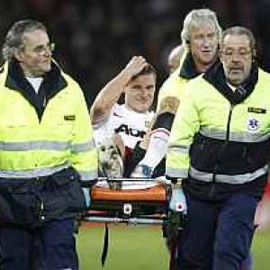 Manchester United defender Vidic out for the season