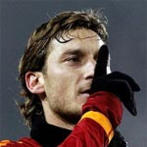 Totti hints at Roma exit for first time