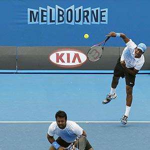Paes-Bhupathi canter into third round