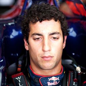 Ricciardo to replace Karthikeyan at HRT