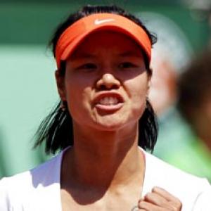 Li, Schiavone to clash in French Open final