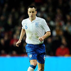 Capello reinstates Terry as England captain