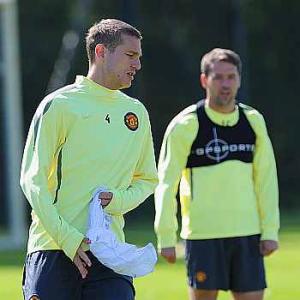 United return to site of drubbing without Vidic