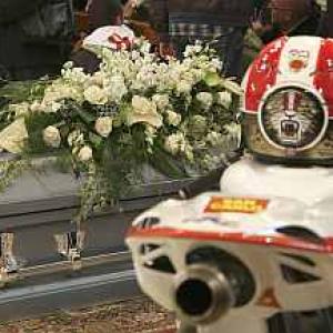 F1 drivers pay tribute to Wheldon, Simoncelli