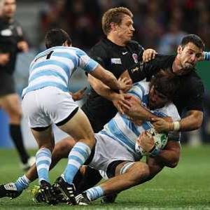 Rugby WC: England win brutal Argentina clash