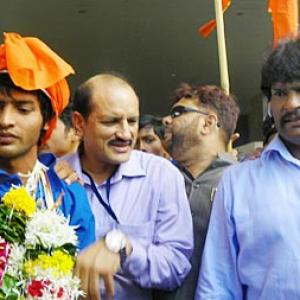 Mumbai gives hockey heroes Walmiki, Lobo rousing reception