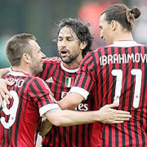Serie A: Juve stay top, AC Milan keep in touch