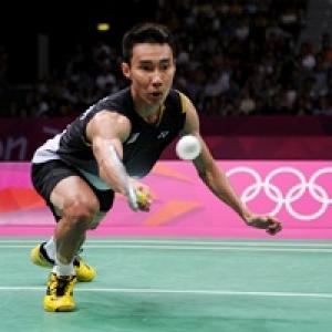 Lee to face nemesis Lin for men's badminton gold