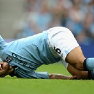 Man City's Aguero calms fears over knee injury