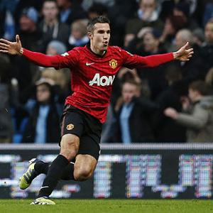 Van Persie breaches City fortress, Reds win at Upton Park
