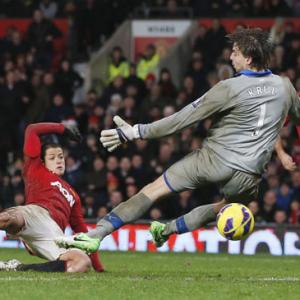 PHOTOS: Man United open up a seven-point lead, Chelsea win
