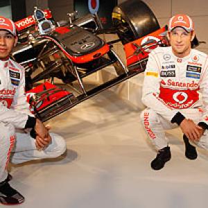 Button gives new McLaren an early thumbs-up