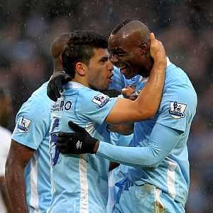 Balotelli lifts City as Manchester rules