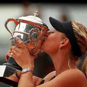 Sharapova beats Errani to win French Open