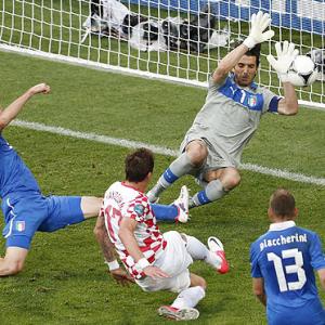PHOTOS: Mandzukic helps Croatia hold Italy