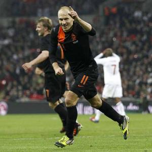 Robben foils England fightback