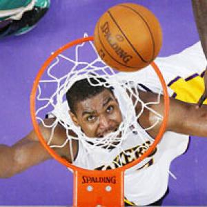 NBA: Kobe's late jumper helps Lakers beat Celtics